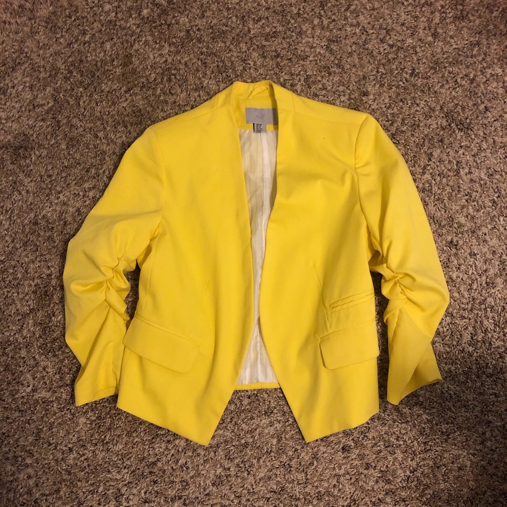 Yellow blazer